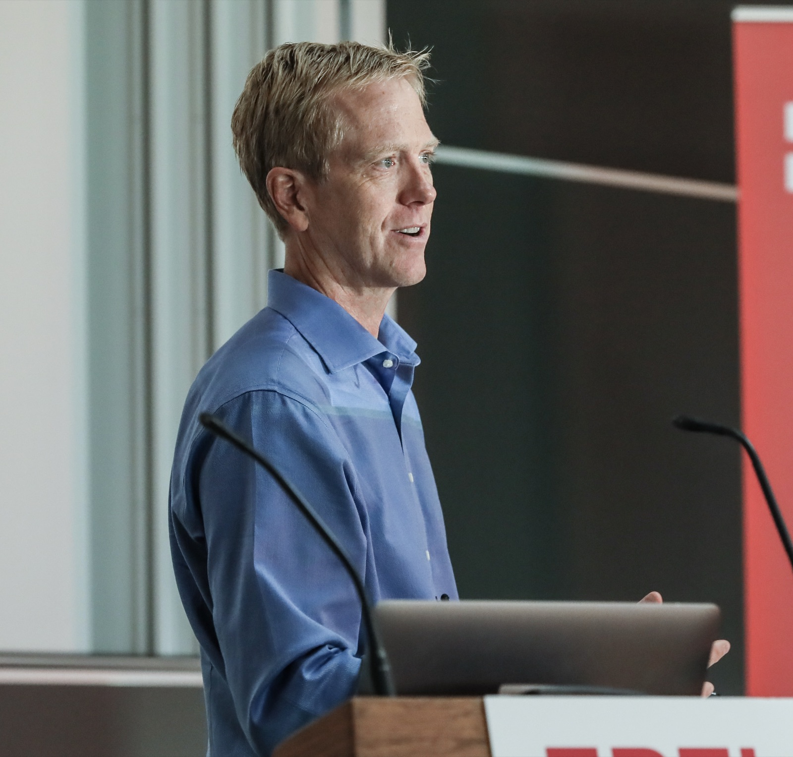 Kenneth Younge lecturing at EPFL